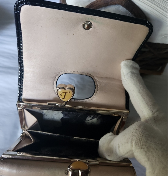 TED BAKER Black Patent Leather PINK Wallet Kisslock Hearts - Picture 12 of 14